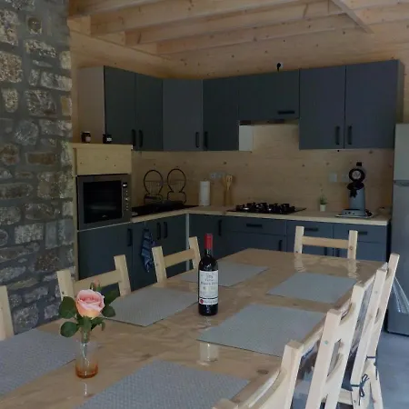 بيت للعطل Le Chalet آيويل